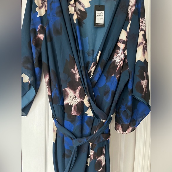 City Chic NWT Size 22 Blue Floral Dress - Picture 3 of 5